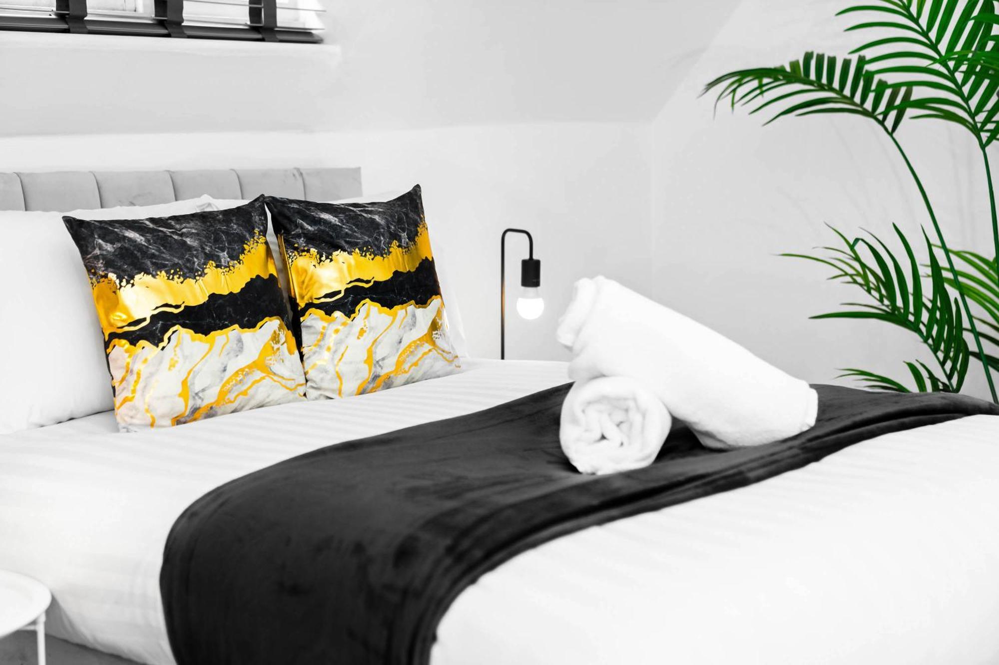 Stylish Apartment - Parking - Outdoor Terrace - Wolverhampton - Netlix - Wifi - 9Bpc Exteriér fotografie